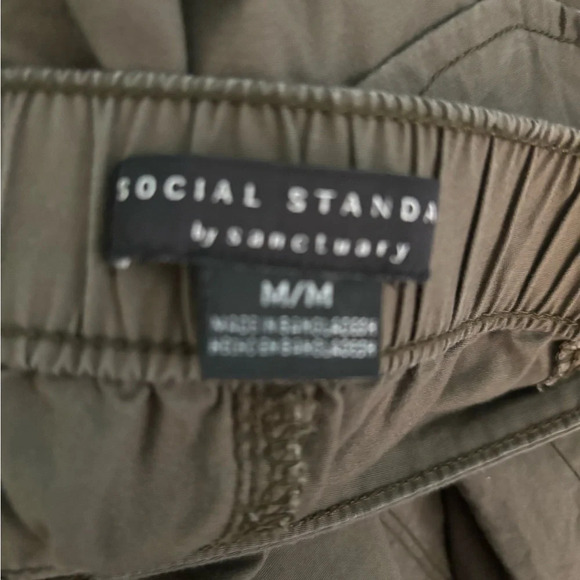 Social Standard by Sanctuary Womens Army Green Utility Cargo Crop Pant Sz Medium - Picture 5 of 8